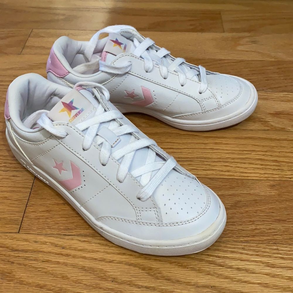 Converse Juniors Leather Upper Man-Made Outsole White Pink Sneakers Size 5.5